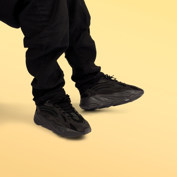 Adidas Yeezy Boost 700 V2 Vanta - Picture 11 of 15